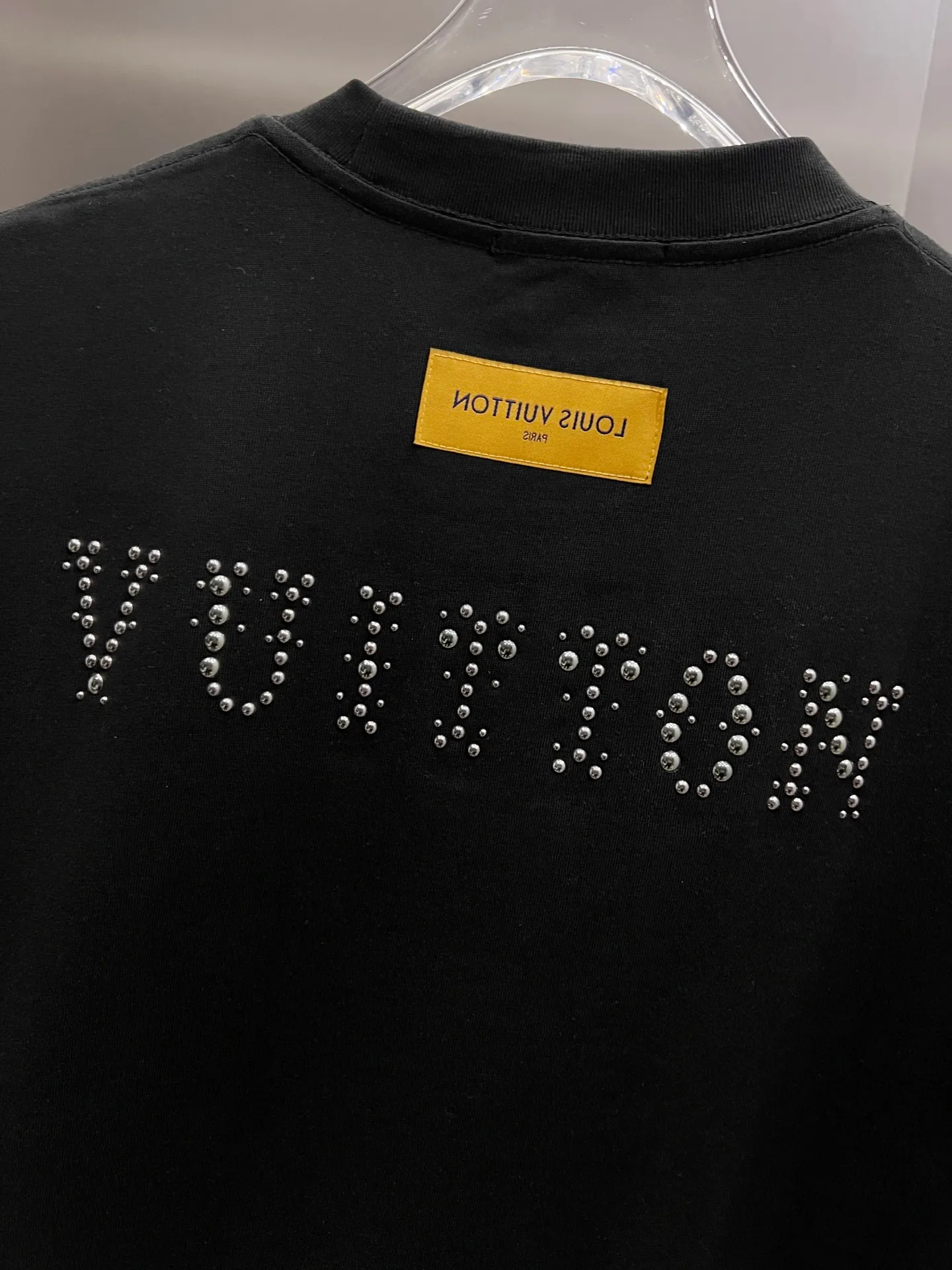🅿️190 1v Louis* 2025 autumn and winter new style classic letter three-dimensional craft design high-end version! Highly breathable and comfortable, customized double yarn plain cotton fabric. Short-sleeved T-shirt. Same style for men and women. Sizes S M L XL XXL Five sizes black white